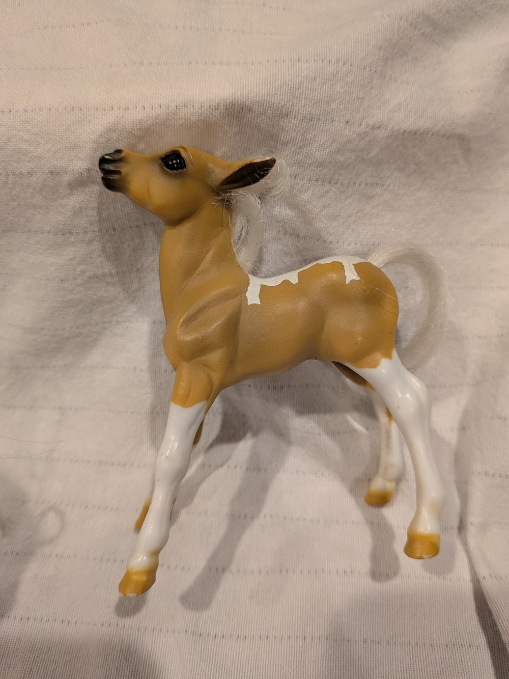 Kids Toy Horse Figurines White & Tan Set Plastic Animal Figures 2pc - Picture 2 of 10